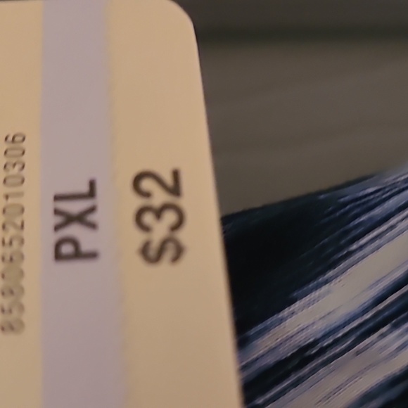 ST. JOHN'S BAY WOMAN'S PETITE BLUE AND WHITE SLEEVELESS TOP SIZE PETITE XL - Picture 8 of 13